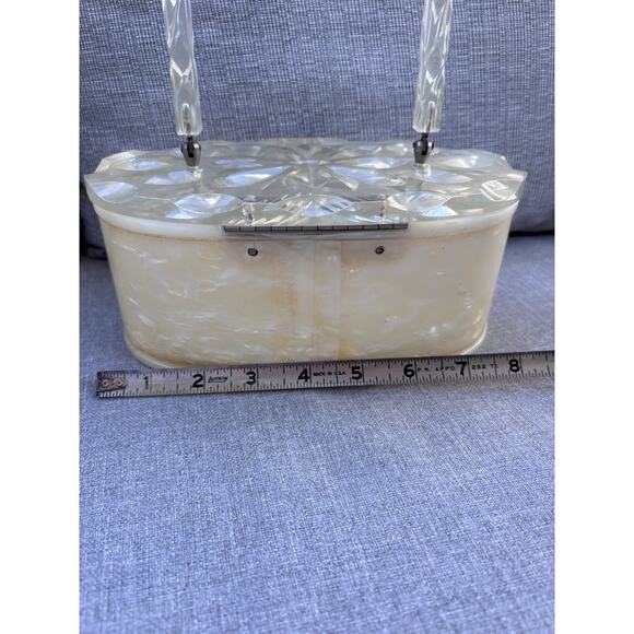 VINTAGE 1950s LUCITE PURSE Handbag PEARL Marbleized Ivory Round Box Style Nice! - Picture 4 of 10